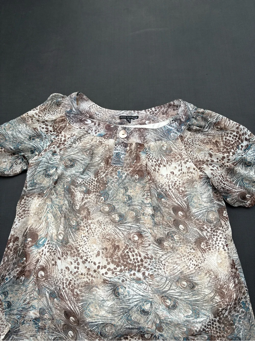 Sara Michelle Brown and Blue Peacock-Print Short Sleeve Tee